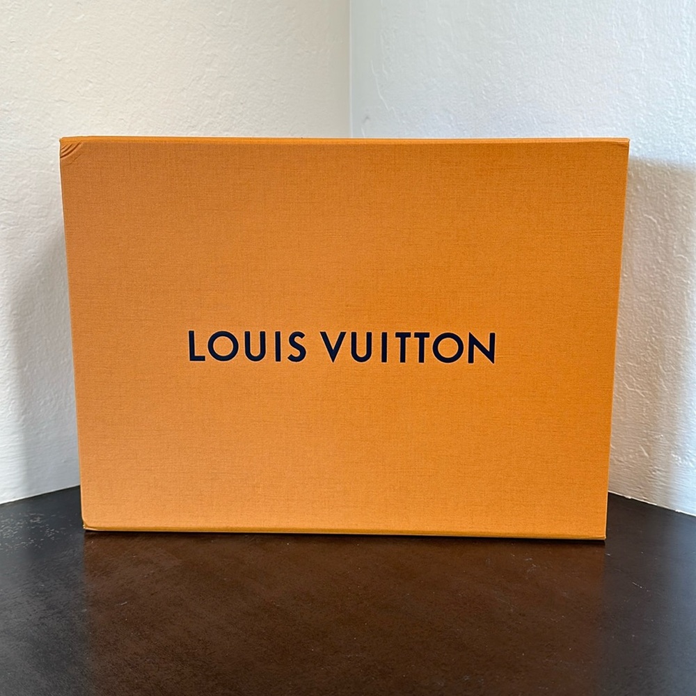 Louis Vuitton Pochette Métis embossed black leather cross body